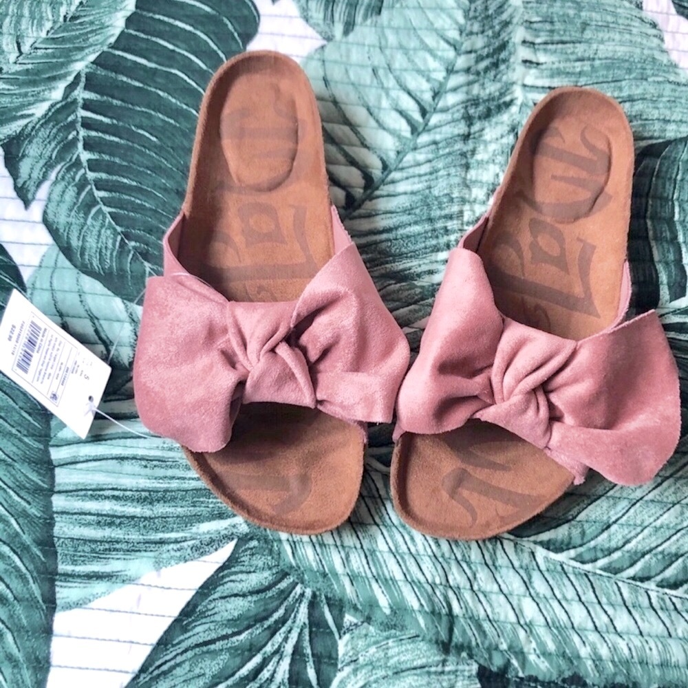New Mad Love “Adia” Faux Suede Footbed Blush Pink Soft Bow Sandals Size 5